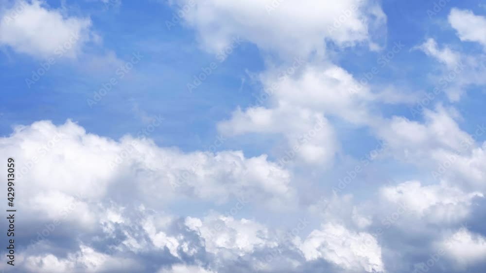 流れる雲 背景に青空 層積雲 タイムラプス 日本 流れる雲 背景に青空 層積雲 タイムラプス 日本