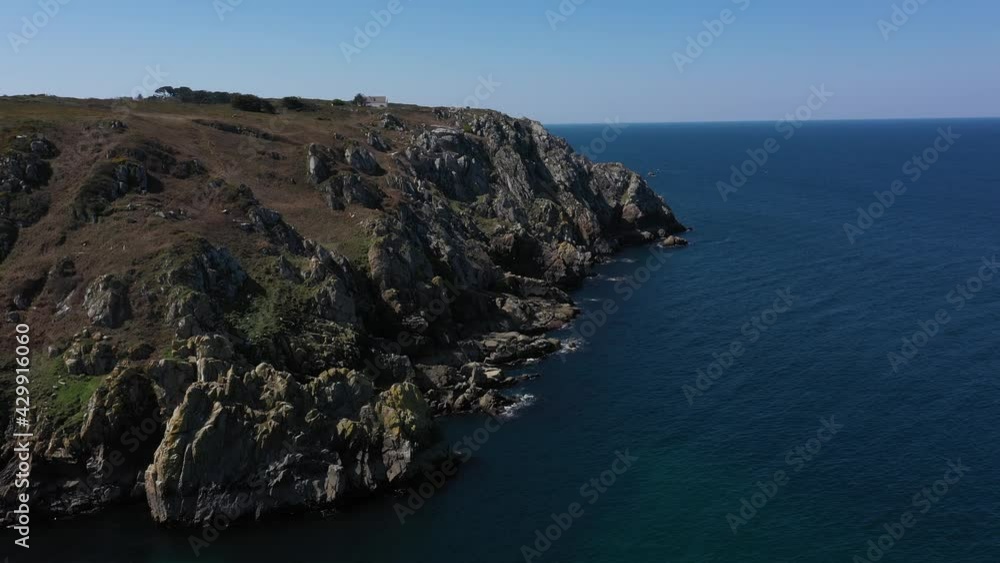 Vue aérienne par drone de la côte sauvage de Bretagne, France Vue aérienne par drone de la côte sauvage de Bretagne, France