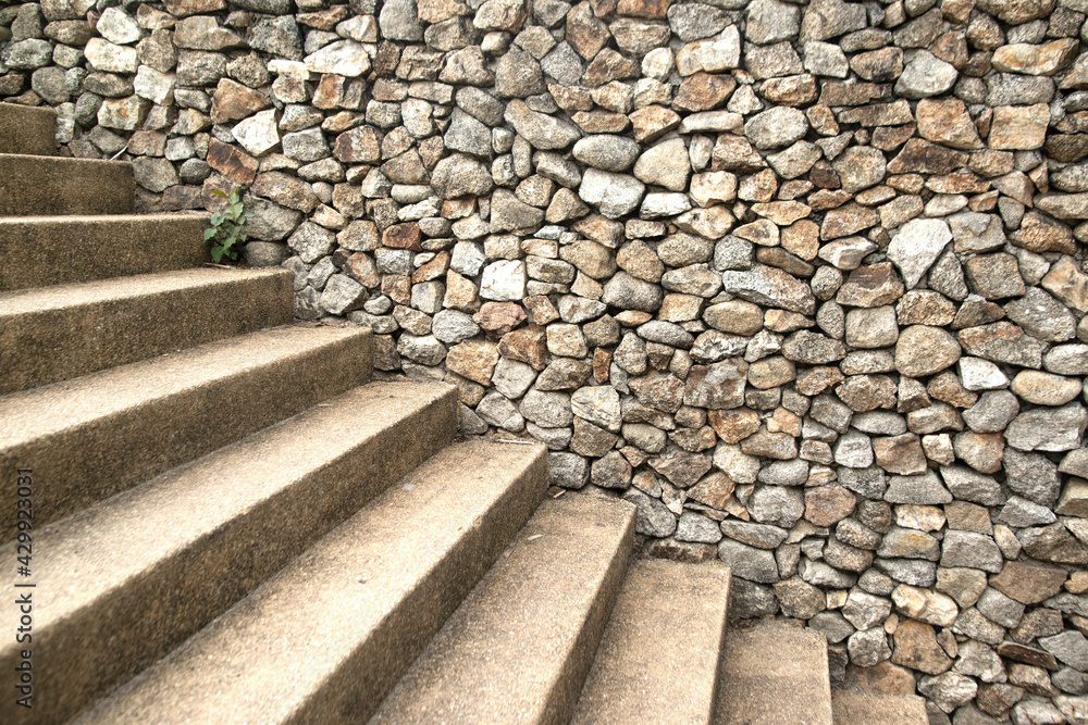 Fototapeta Tekstury i tła ściany szary kamień ze schodami część ściany z kamienia zdobione budynku.