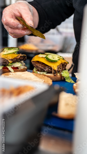 Zubereitung: Cheeseburger // Making a Cheeseburger