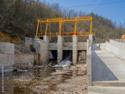 Wallpaper Mural A dam is being built to supply electricity. Torontodigital.ca