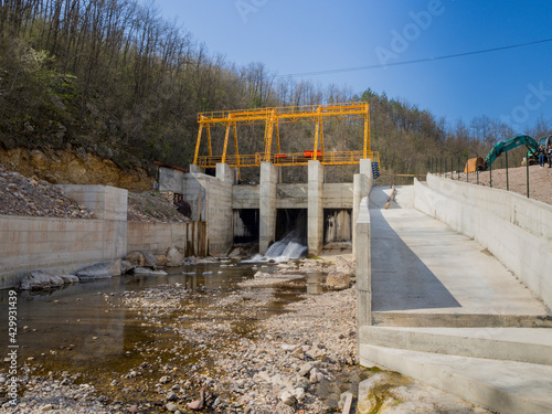 Wallpaper Mural A dam is being built to supply electricity. Torontodigital.ca