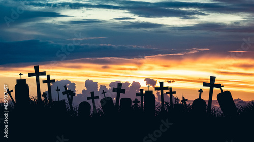 Cmentarz o zachodzie słońca
