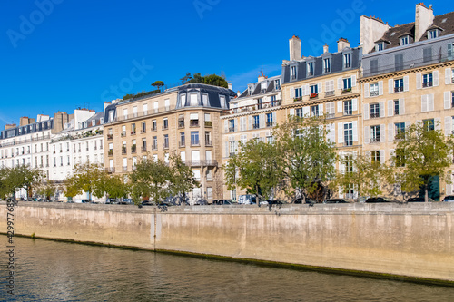 Paris, ile saint-louis and quai de Bethune.