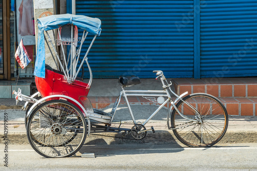 Fotografie Old bike rickshaw rikshaw trishaw in Don Mueang Bangkok Thailand.