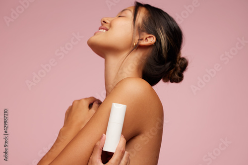 Fotografie Woman resenting new cosmetic product