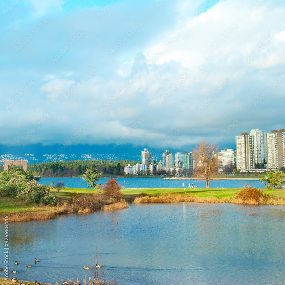 Naklejka premium Green park landscape near sea in Vancouver, Canada