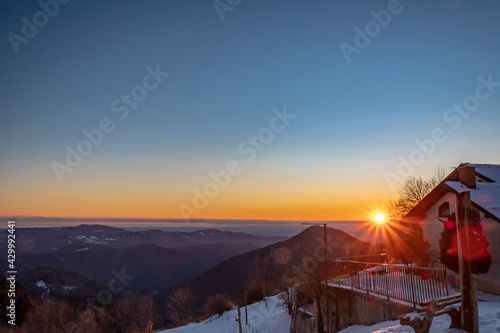 Winter sunset in the hills of Slovenia © zakaz86