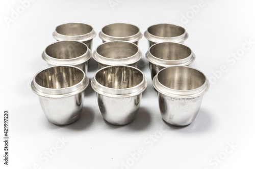 Fotografie Platinum crucible and plate used for sample preparation in an analytical chemist