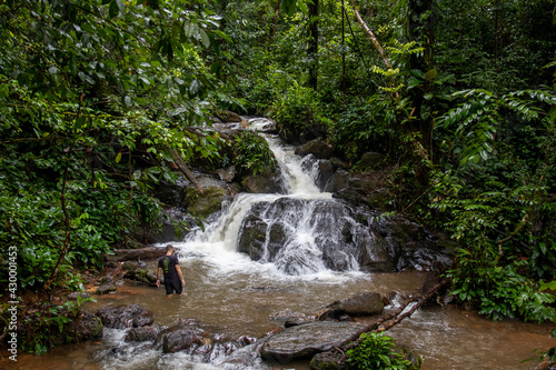 Cascade à la crique Tibourou en Guyane