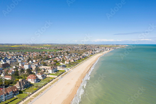La plage de Sword beach à Hermanville-sur-Mer en France, en Normandie, dans le Calvados, au bord de la Manche.