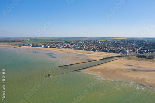 Photos La plage de Juno beach et le canal de Courseulles-sur-Mer en France, en Normandie, dans le Calvados, au bord de la Manche