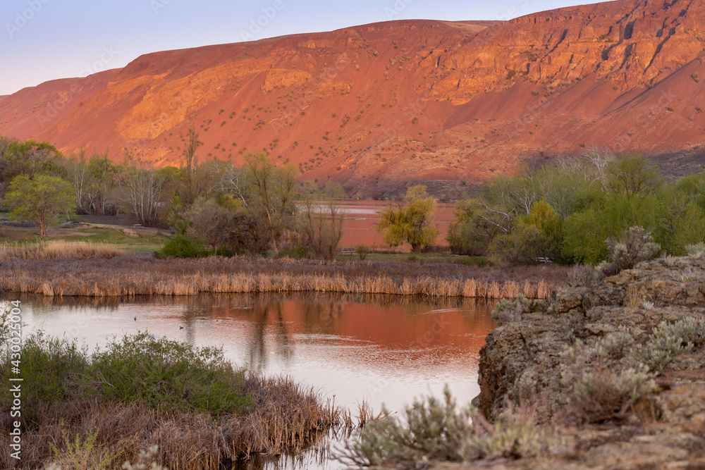 Sunrise over Mesa at Sun Lakes State Park Washington