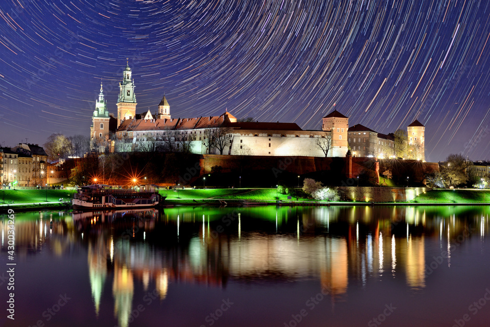 Wawel Castle at night. - obrazy, fototapety, plakaty 