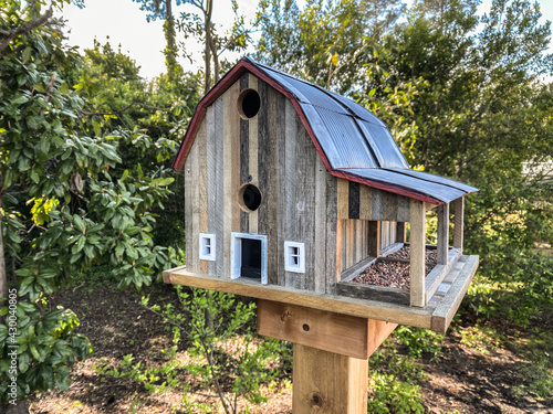 Birdhouse feeder rustic barn 