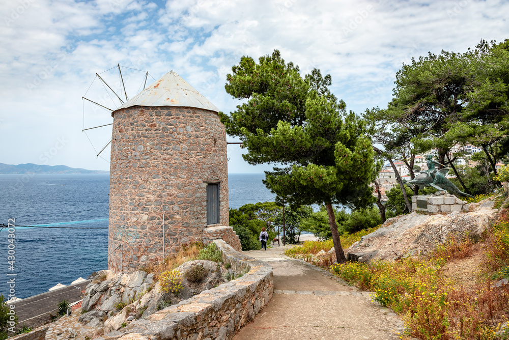 Φωτογραφία Hydra, Greece - April 29 2018: The old traditional windmill, found at the pathway leading from the port of Hydra to Kaminia