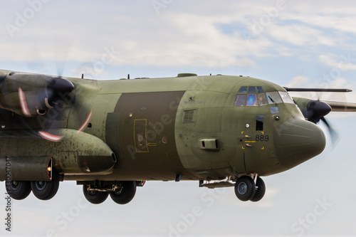 Canvas Print PEMBREY, WALES - APRIL 13 2021: A Royal Air Force Lockheed C-130J 'Super Hercules' performing tactical landings and takeoffs from the public beach at Cefn Sidan Sands in West Wales