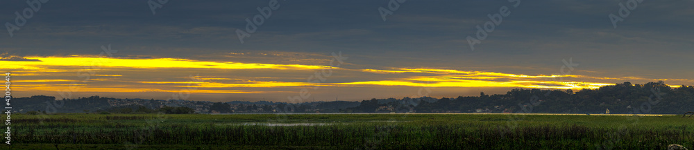 Fototapeta premium Panorama na represa final de tarde