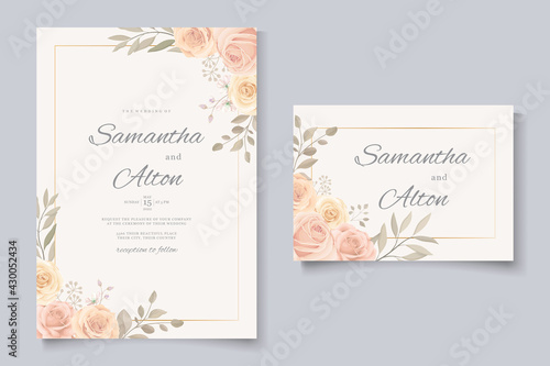 Elegant wedding invitation template with soft color blooming roses flower © CLton