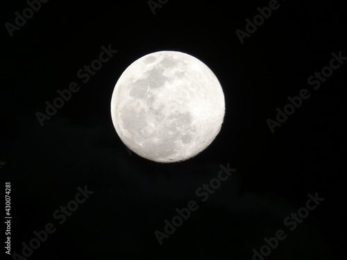 full moon over blue sky © Orlando
