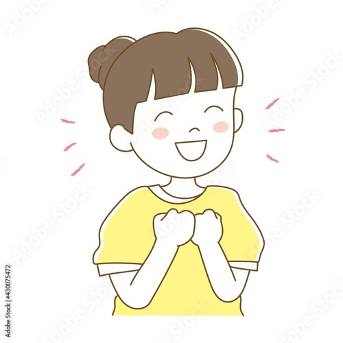 笑顔のお団子ヘアの女性