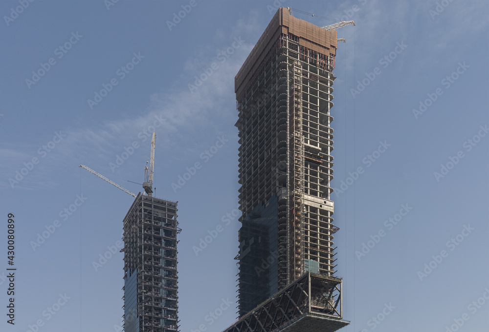 Fototapeta premium construction of skyscraper in Dubai 