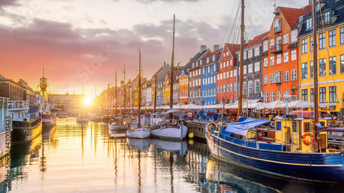 Canvas Print Copenhagen city skyline in Denmark at famous old Nyhavn port