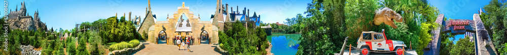 Fototapeta premium Orlando, Florida, USA - May 09, 2018: The Hogwarts Castle at The Wizarding World Of Harry Potter in Adventure Island of Universal Studios Orlando.
