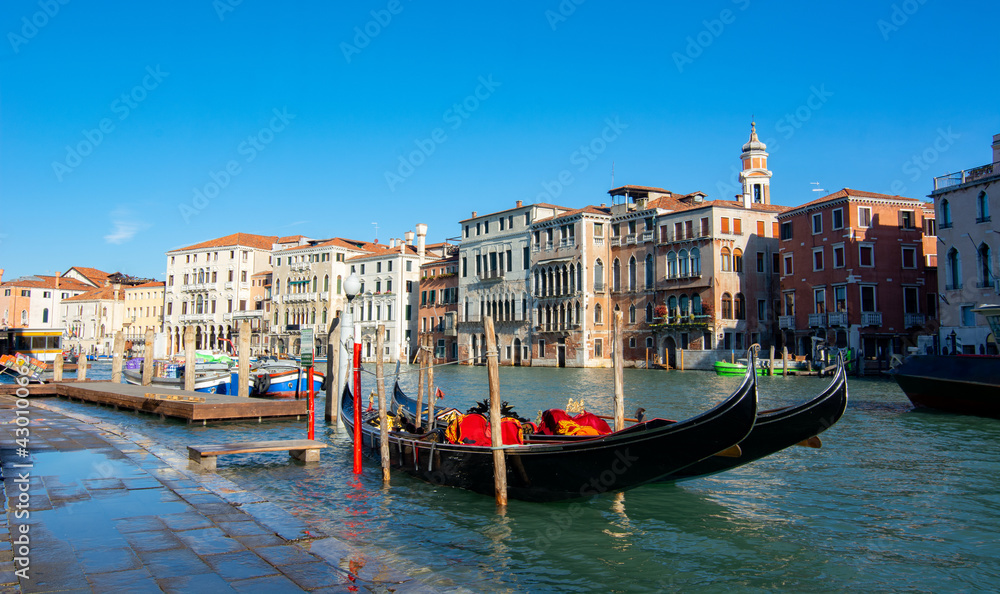 il canal grande a Venezia nel quartiere di San Polo vicini al ponte di Rialto