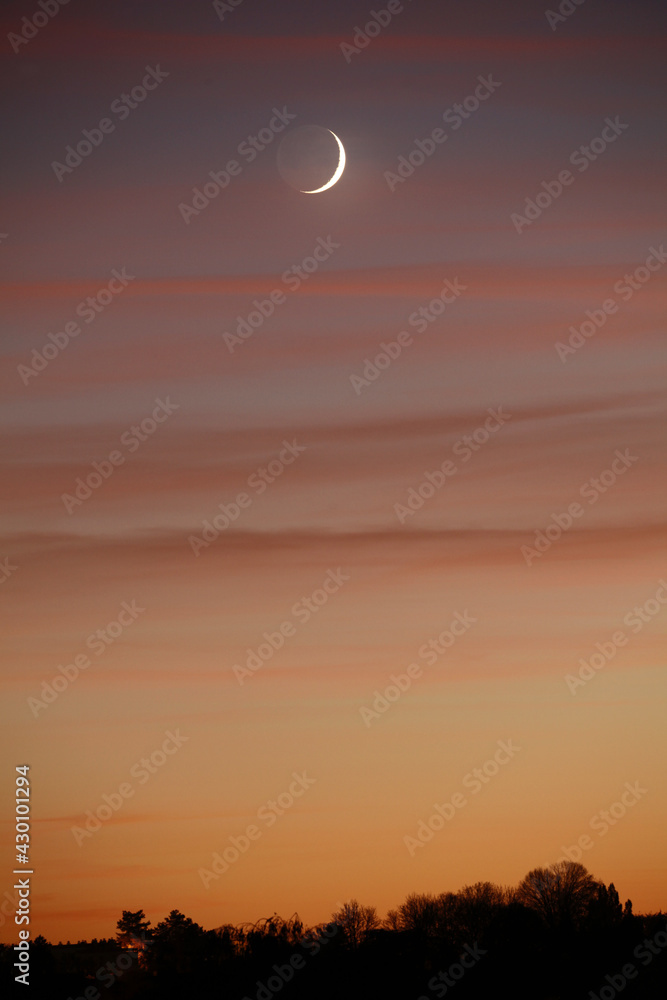 Fototapeta premium Coucher du soleil avec la lune