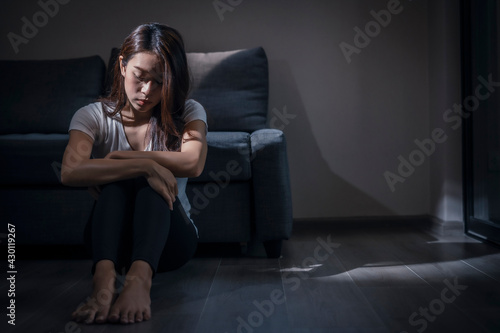 Foto The lady may reflect on the thoughts and feelings that they are worthless unreas