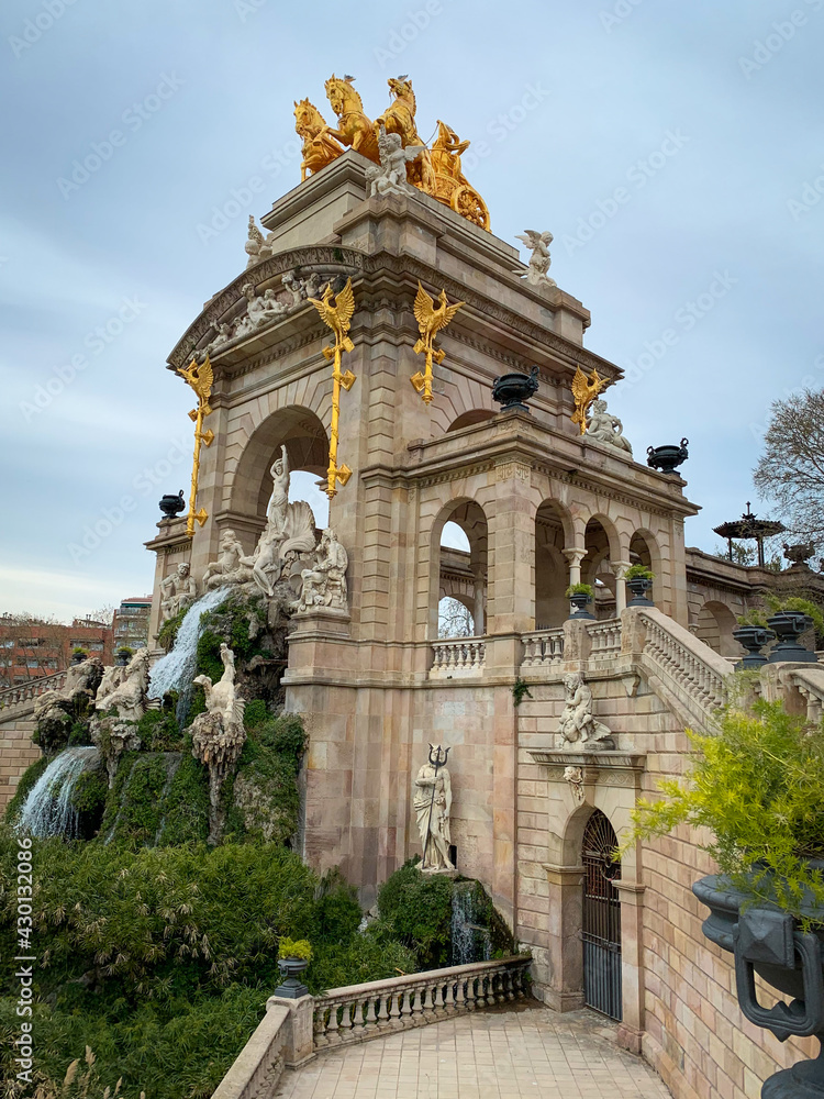 Cascada del Parc de la Ciutadella - water cascade and stone monument with an arch and golden statues at Ciutadella Park, Barcelona, Spain