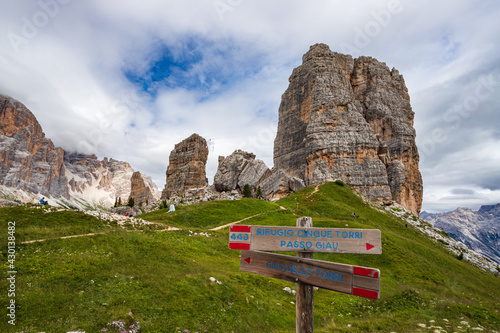 Cinque torri, Dolomiti ampezzane photo