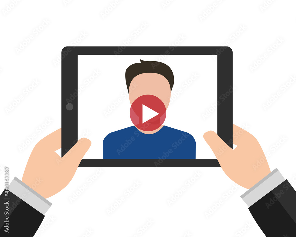 homme regardant une série sur sa tablette homme regardant une série sur sa tablette