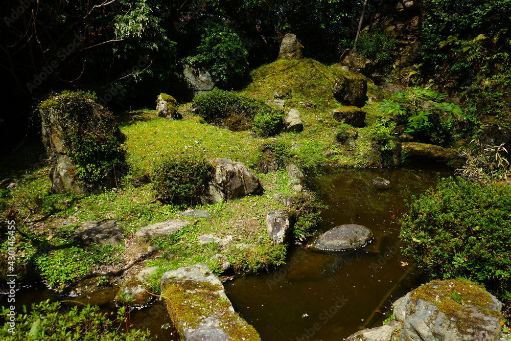 Japanese garden at Yoshimizu Shrine (Yoshimizu-jinja) on mount Yoshino in Nara Prefecture, Japan - 吉水神社の日本庭園 吉野山 奈良 日本 Japanese garden at Yoshimizu Shrine (Yoshimizu-jinja) on mount Yoshino in Nara Prefecture, Japan - 吉水神社の日本庭園 吉野山 奈良 日本