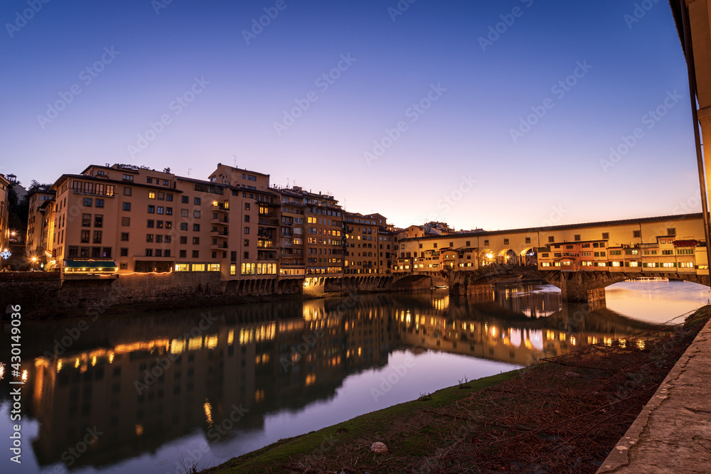 Medieval Ponte Vecchio (Old Bridge) and the River Arno, Florence downtown, UNESCO world heritage site, Tuscany Italy, Europe.