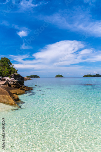 Fototapeta Naklejka Na Ścianę i Meble -  Beautiful Andaman sea, Tropical Turquoise clear blue sea and blue sky background at Lipe Island, Satun, Thailand -  summer  vacation travel
