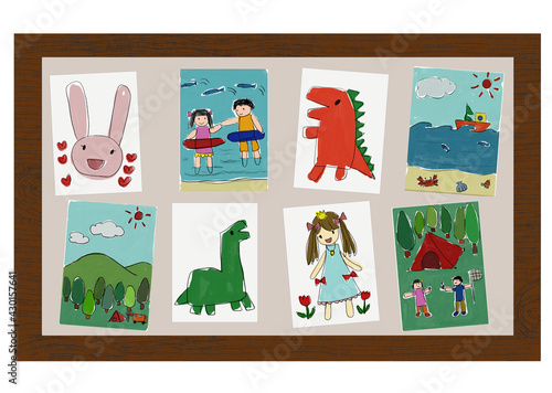 子供が描いたような、クレヨン・水彩画をボードに貼り付けた、手描きイラスト。コピースペースあり（保育園や幼稚園、ステイホームを子供たちと楽しむためのお絵描きをイメージした楽しい雰囲気の表現や、夏休みの思いて等に）