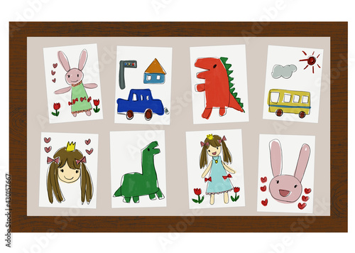 子供が描いたような、クレヨン・水彩画をボードに貼り付けた、手描きイラスト。コピースペースあり（保育園や幼稚園、ステイホームを子供たちと楽しむためのお絵描きをイメージした楽しい雰囲気の表現等に）
