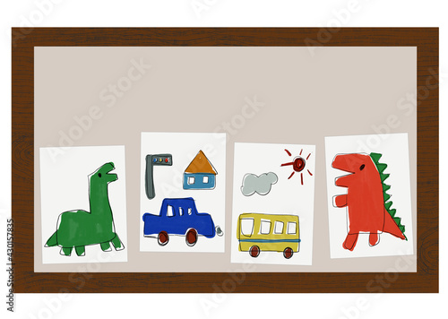 子供が描いたような、クレヨン・水彩画をボードに貼り付けた、手描きイラスト。コピースペースあり（保育園や幼稚園、ステイホームを子供たちと楽しむためのお絵描きをイメージした楽しい雰囲気の表現等に）