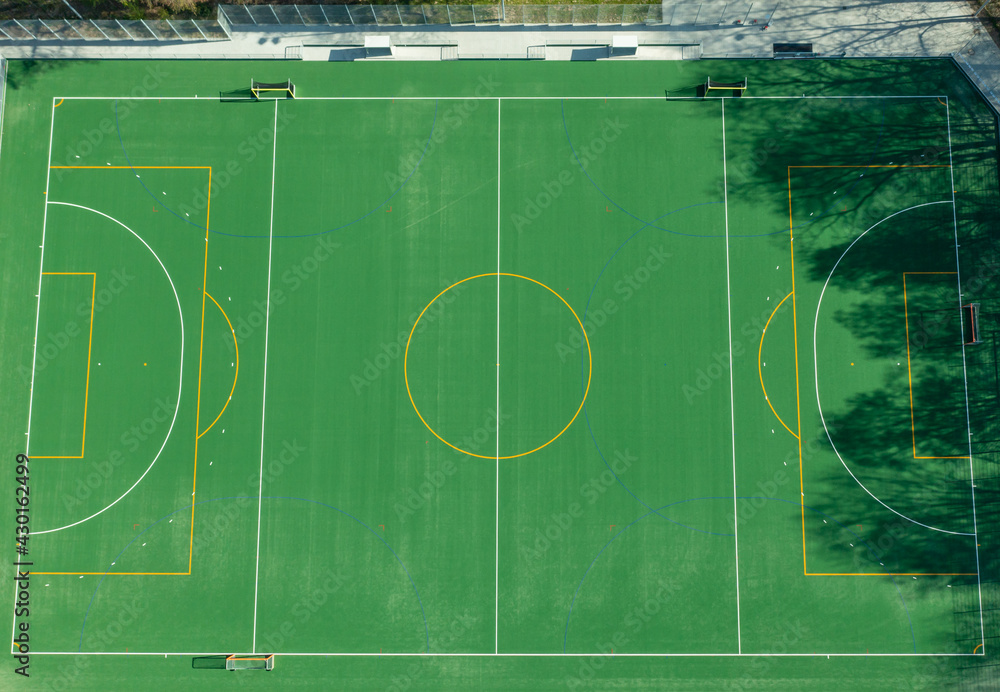 Kunstrasen Fußball und Hockey Feld aus der Luftperspektive Kunstrasen Fußball und Hockey Feld aus der Luftperspektive