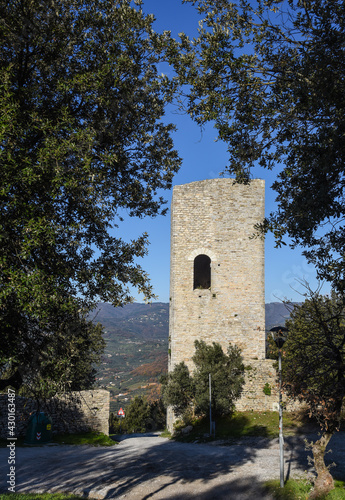Torre sulla porta di accesso nelle mura di Monsummano Alto