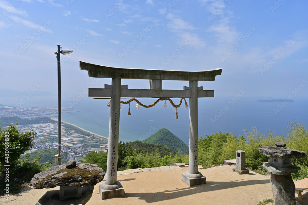 四国香川県三豊市の絶景高屋神社「天空の鳥居」