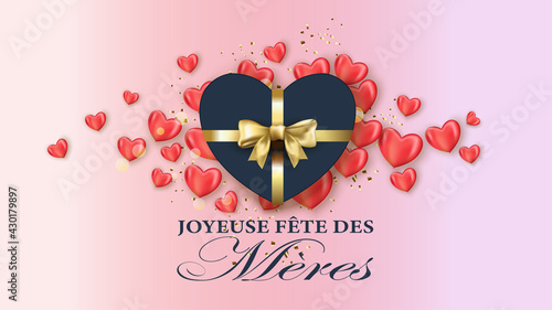 carte ou bandeau sur une Joyeuse Fête des Mères en marine avec au dessus un cadeau en forme de coeur de couleur marine avec son noeud or tout autour des petits coeur roses sur un fond rose 