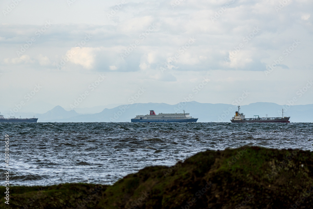 本山岬から見た周防灘と船