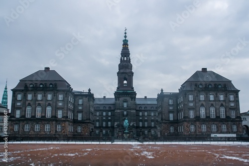 Palacio de Christiansborg, palacio y edificio gubernamental en el islote de Slotsholmen ubicado en el centro de Copenhague, Dinamarca. © AngelLuis