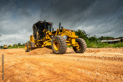 Fotografía Grader industrial machine on site construction