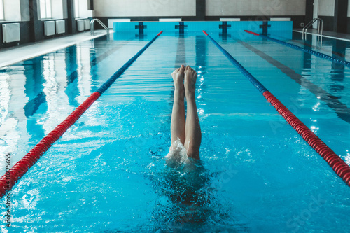 Obraz na plátně synchronized swimming athlete trains alone in the swimming pool