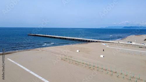 vista aerea a Forte dei Marmi, la spiaggia ancora vuota in primavera ed il Pontile photo