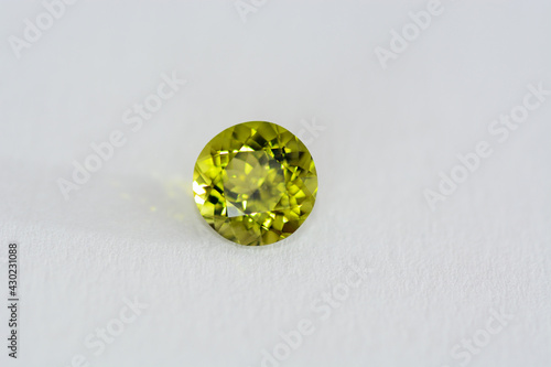 Canvastavla Natural green color round faceted chrysolite peridot olivine gemstone